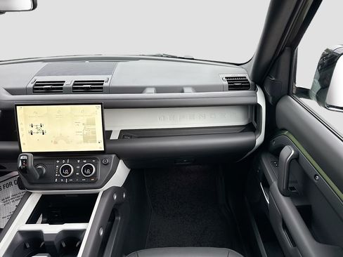 New 2026 Land Rover Defender 110 X-Dynamic SE AWD/4WD image 18