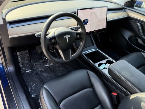 Used 2021 Tesla Model 3 Standard Range Plus image 9