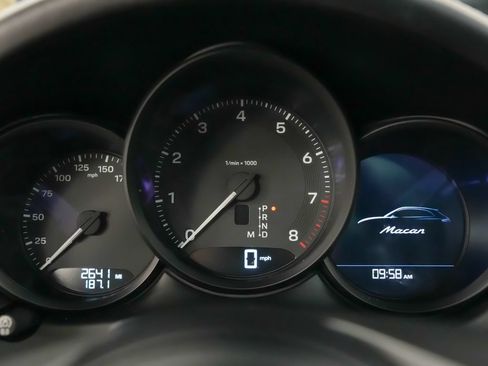 Certified 2026 Porsche Macan AWD/4WD image 23