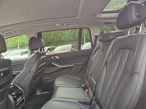 Used 2025 BMW X7 xDrive40i AWD/4WD image 18