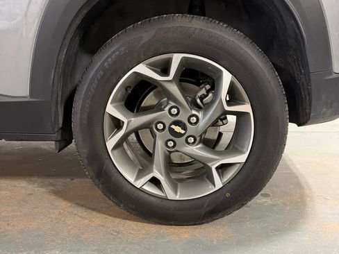 Certified 2025 Chevrolet Trax LT w/ LT Convenience Package image 9