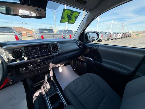 Used 2022 Toyota Tacoma SR5 image 11