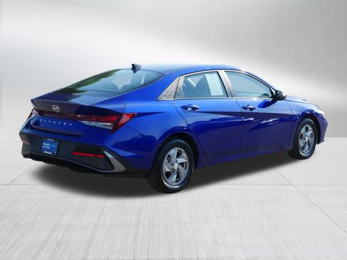 Certified 2025 Hyundai Elantra SE FWD image 7
