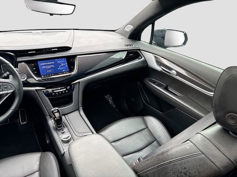 Used 2025 Cadillac XT6 Sport w/ Technology Package AWD/4WD image 25