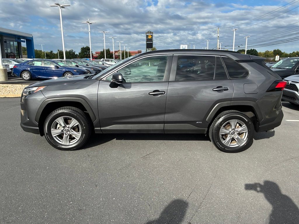 Used 2025 Toyota RAV4 LE AWD/4WD image 15