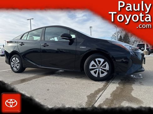 Used 2016 Toyota Prius Four image 1