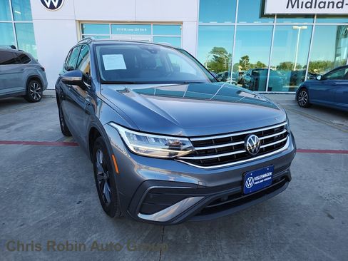 Used 2024 Volkswagen Tiguan SE image 1