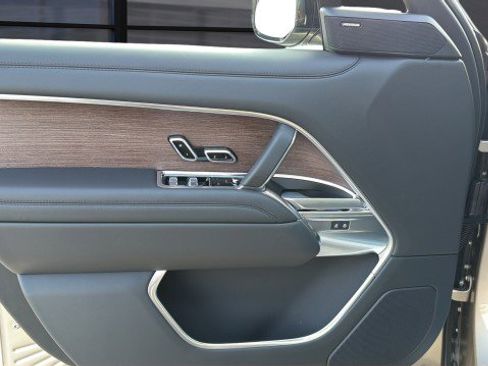 New 2026 Land Rover Range Rover Long Wheelbase SE image 24