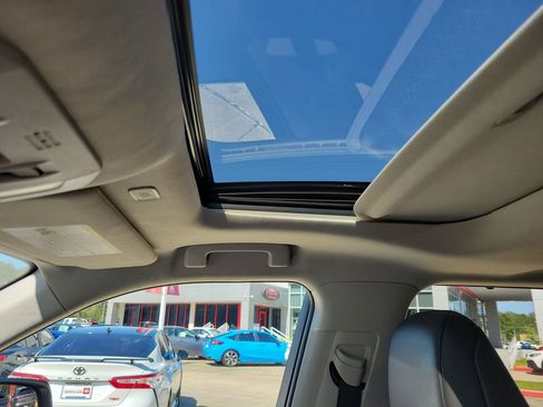 Used 2023 Toyota Highlander XLE FWD image 27