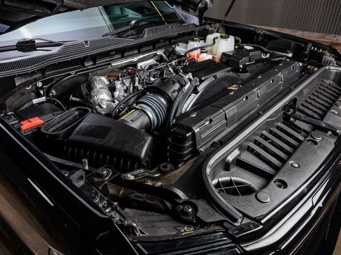 Used 2025 Chevrolet Silverado 2500 LTZ w/ LTZ Plus Package image 40