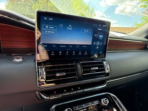 Certified 2024 Lincoln Navigator Premiere AWD/4WD image 19