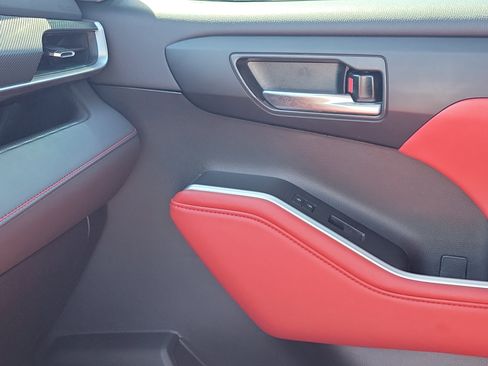 Used 2023 Toyota Highlander XSE image 31