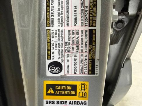 Used 2005 Pontiac Vibe w/ Power Group Value Package FWD image 25