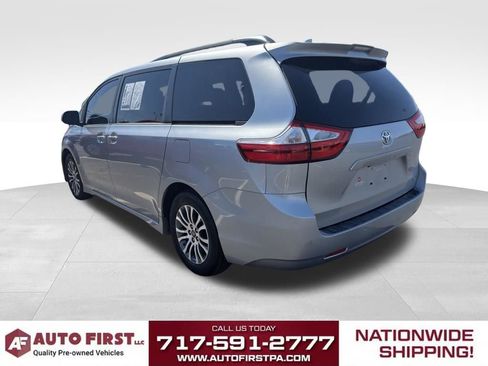 Used 2018 Toyota Sienna XLE w/ XLE Navigation Package FWD image 5