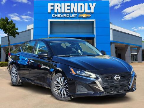 Used 2024 Nissan Altima 2.5 SV image 1