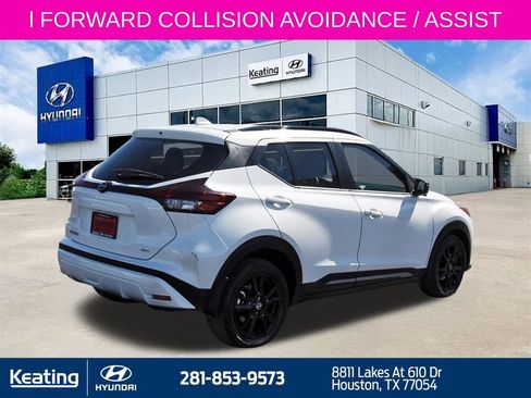 Used 2023 Nissan Kicks SR w/ SR Premium Package FWD image 5