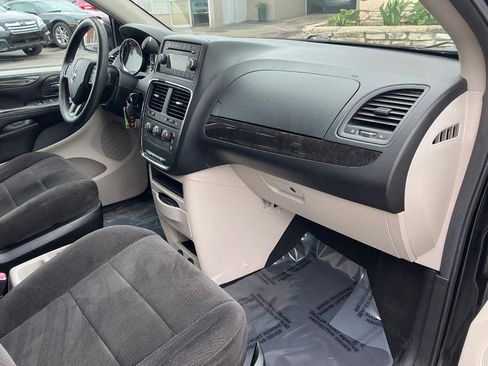 Used 2013 Dodge Grand Caravan SXT FWD image 10