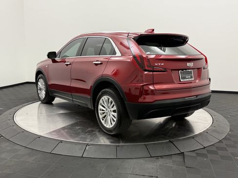 Used 2024 Cadillac XT4 Luxury w/ Cold Weather Package FWD image 5