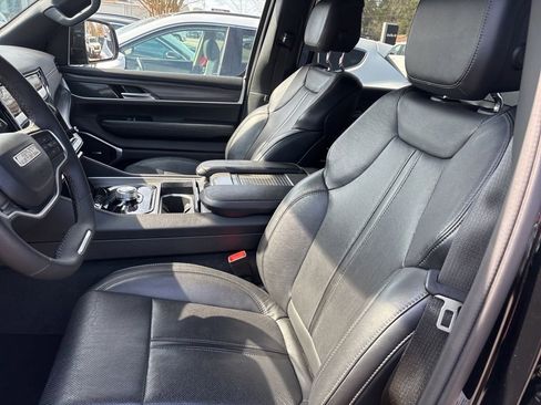 Used 2024 Jeep Wagoneer L Series II w/ Flexible Seating Group image 26