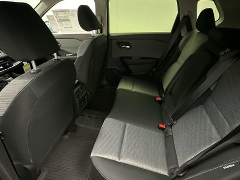 Used 2023 Nissan Rogue SV image 10