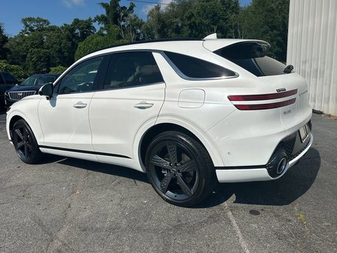 Used 2022 Genesis GV70 3.5T Sport w/ Sport Prestige Package AWD/4WD image 8