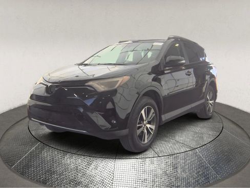 Used 2018 Toyota RAV4 XLE AWD/4WD image 3