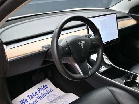 Used 2020 Tesla Model 3 Standard Range RWD image 16