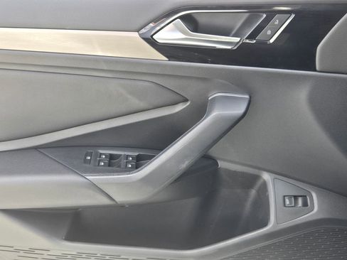 Used 2019 Volkswagen Jetta SEL Premium image 29