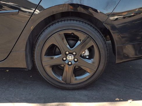 Used 2016 Toyota Prius Three Touring w/ Preferred Accessory Package FWD image 4