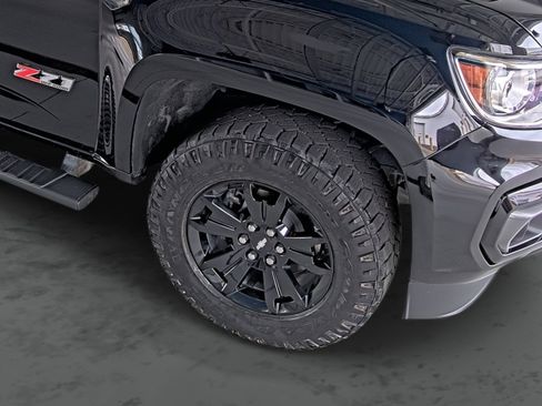 Used 2022 Chevrolet Colorado Z71 w/ Z71 Midnight Edition image 16