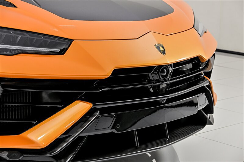 Used 2024 Lamborghini Urus Performante AWD/4WD image 4
