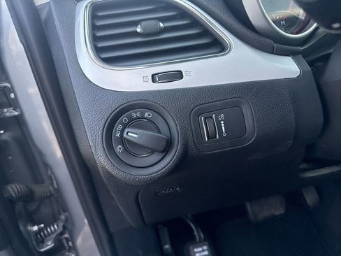 Used 2020 Dodge Journey SE w/ SE Popular Equipment Group FWD image 19