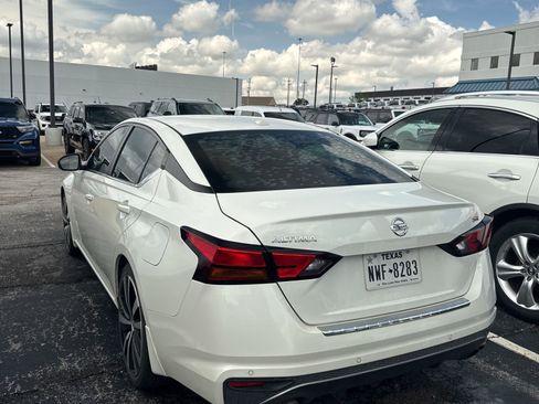 Used 2020 Nissan Altima 2.5 SR w/ Premium Package FWD image 4