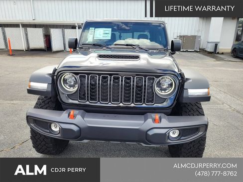 New 2025 Jeep Gladiator Mojave w/ Convenience Group AWD/4WD image 19