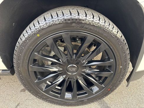 Used 2018 Cadillac Escalade ESV Premium Luxury image 18