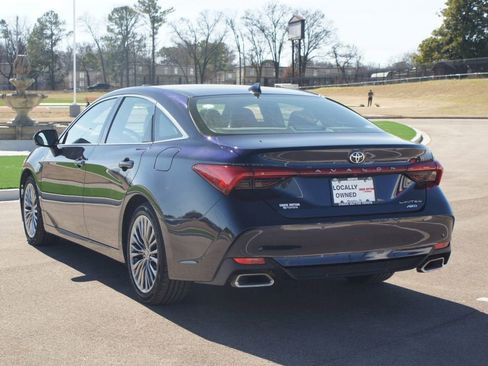 Used 2021 Toyota Avalon Limited image 17