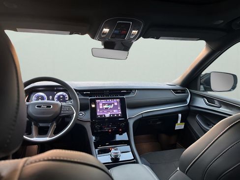 New 2025 Jeep Grand Cherokee L Altitude image 22