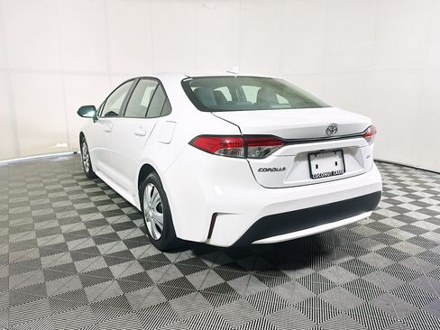 Used 2022 Toyota Corolla LE FWD image 5