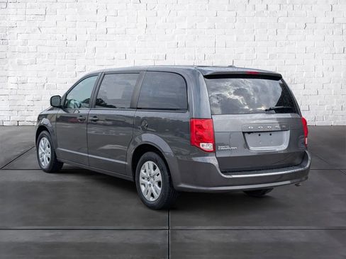 Used 2019 Dodge Grand Caravan SE image 4