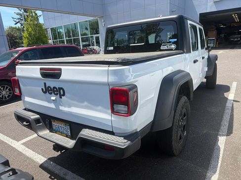 Used 2024 Jeep Gladiator Sport AWD/4WD image 4