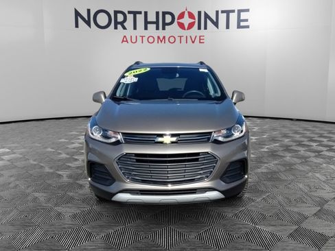 Used 2022 Chevrolet Trax LT w/ LT Convenience Package AWD/4WD image 8