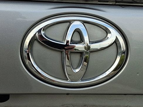 Used 2022 Toyota RAV4 XLE w/ Convenience Package AWD/4WD image 11