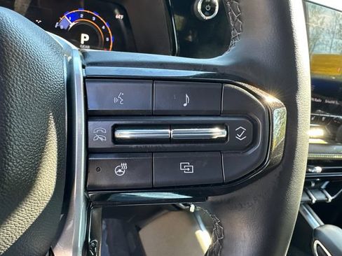 Used 2025 Chevrolet Colorado ZR2 w/ Technology Package AWD/4WD image 37