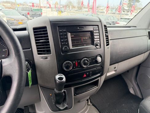 Used 2017 Freightliner Sprinter 2500 RWD image 22