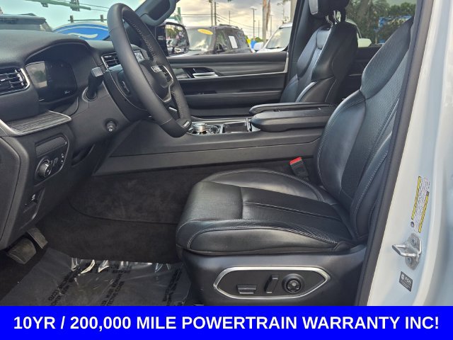 Used 2024 Jeep Wagoneer Series III AWD/4WD image 9