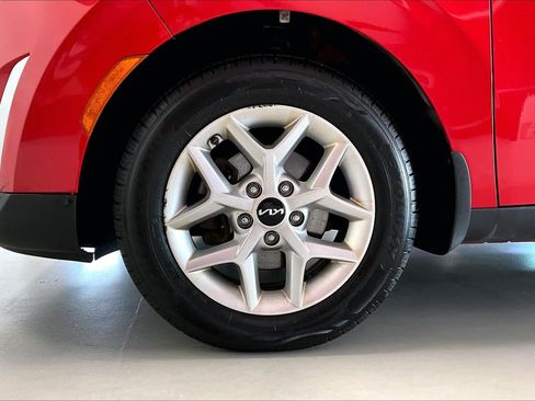 Used 2023 Kia Soul LX w/ LX Technology Package FWD image 7