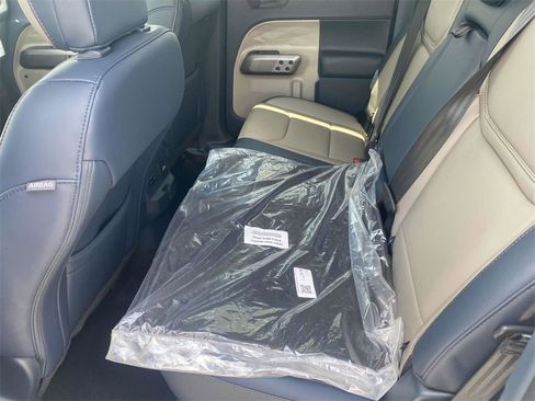 New 2025 Ford Maverick Lariat image 12