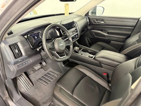 Used 2023 Nissan Pathfinder SL AWD/4WD image 13
