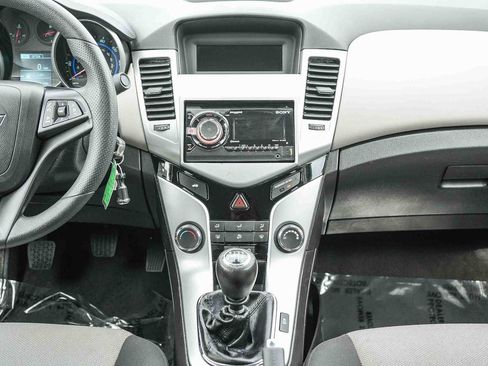 Used 2016 Chevrolet Cruze LS FWD image 13
