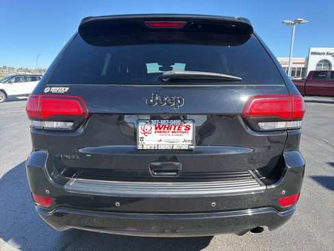 Used 2022 Jeep Grand Cherokee Laredo X AWD/4WD image 6